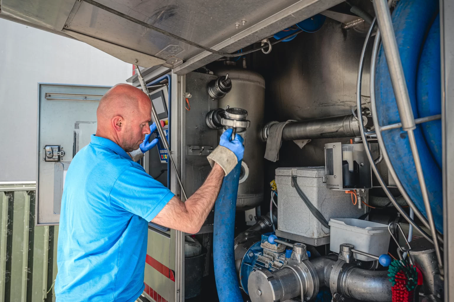 Aan het werk bij Melk Transport Stam